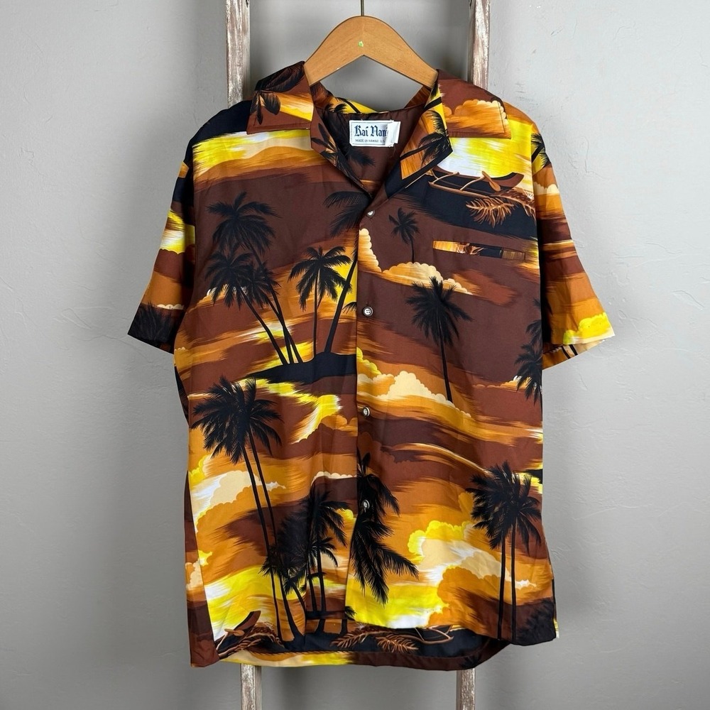 Vintage 80s/90s Hawaiian Polyester Short Sleeve Button Shirt size Large, USA